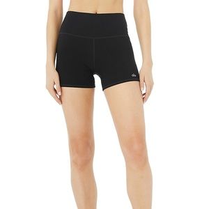Alo yoga high rise vapour short